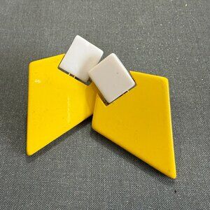 Vintage 80's plastic geometric clip-on earrings